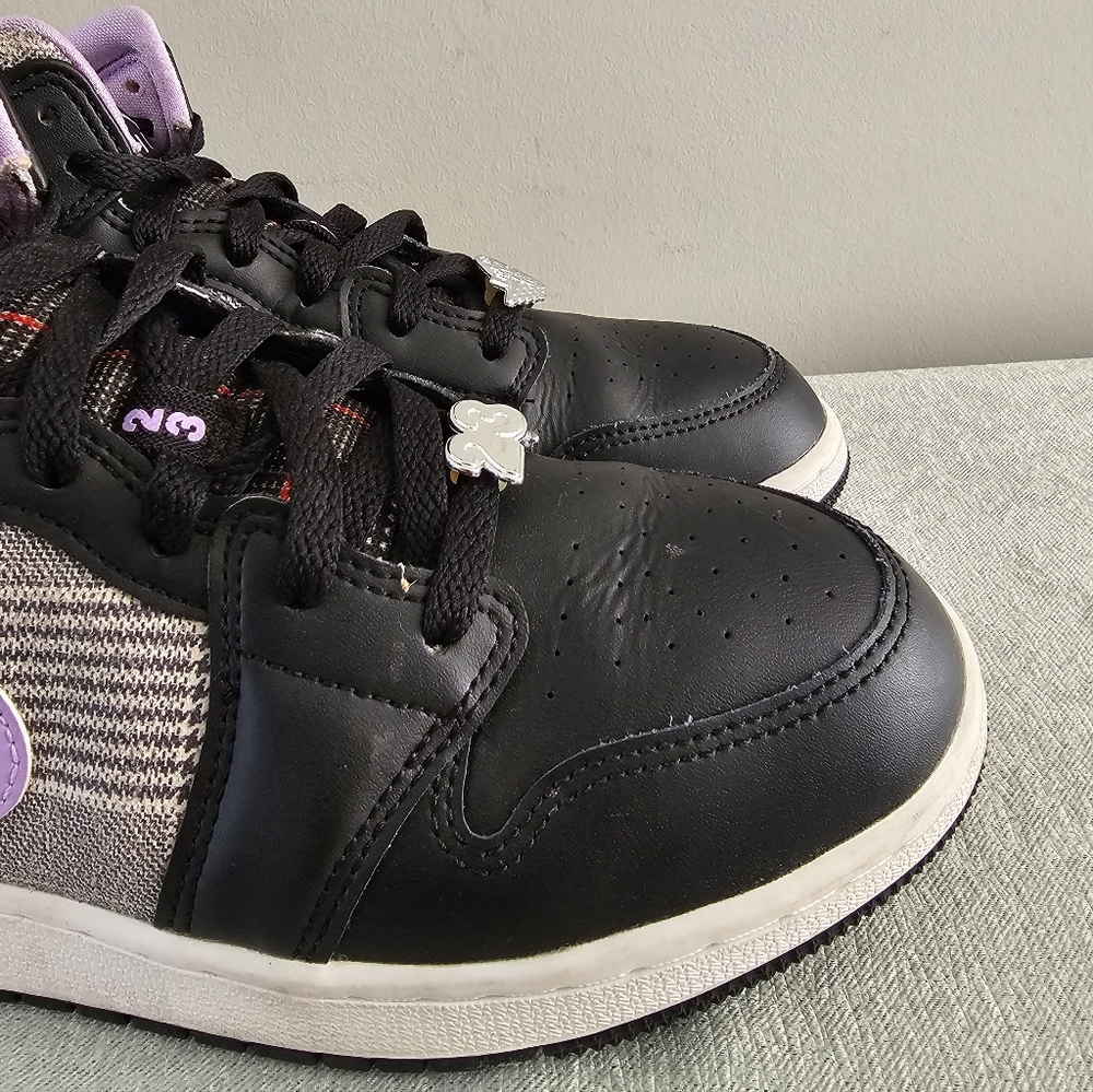 NIKE Air Jordan 1 Mid SE GS Houndstooth & Lilac Youth Sneakers - Picture 3 of 8